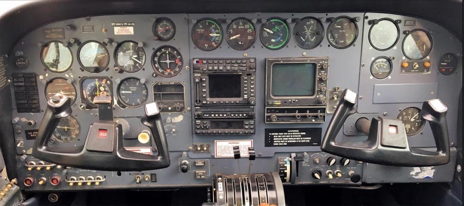 Cessna 335 avión