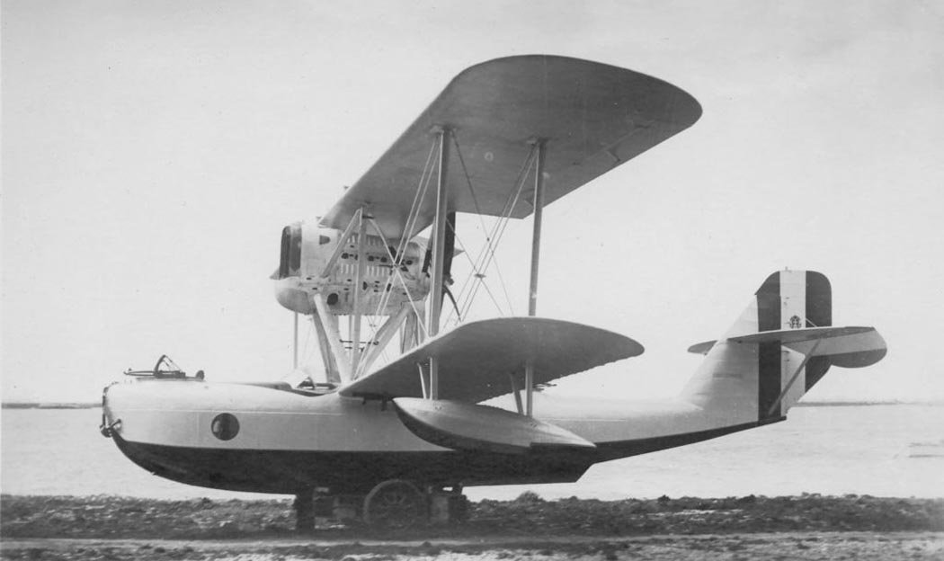 CANT 37 hidroavión de reconocimiento